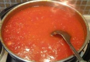 Evde domates sosu yapımı