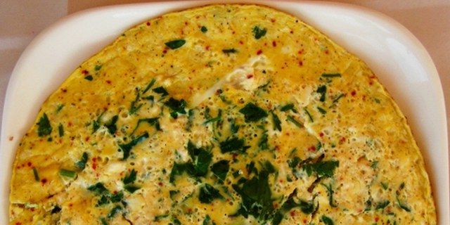 Maydanozlu omlet yapımı