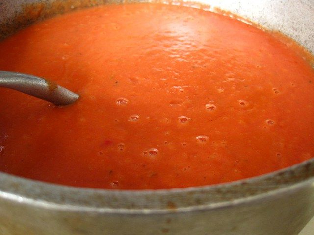 Sütlü domates çorbası yapımı