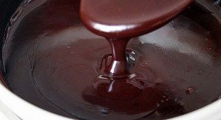 Çikolatalı dondurmalı irmik helvası resimli