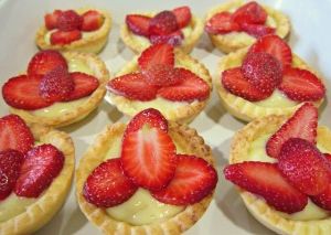 Çilekli mini tart