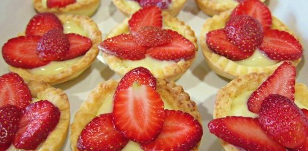 Çilekli mini tart