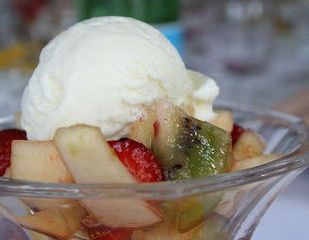 Dondurmalı meyve salatası