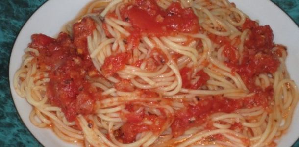 Soslu spagetti makarna