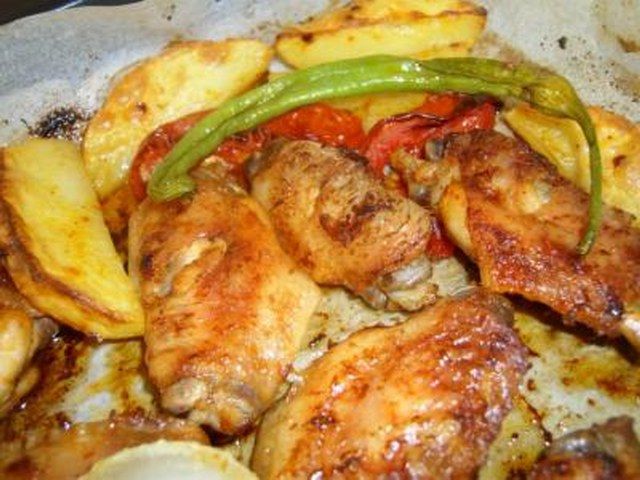 Fırında patatesli tavuk kanat