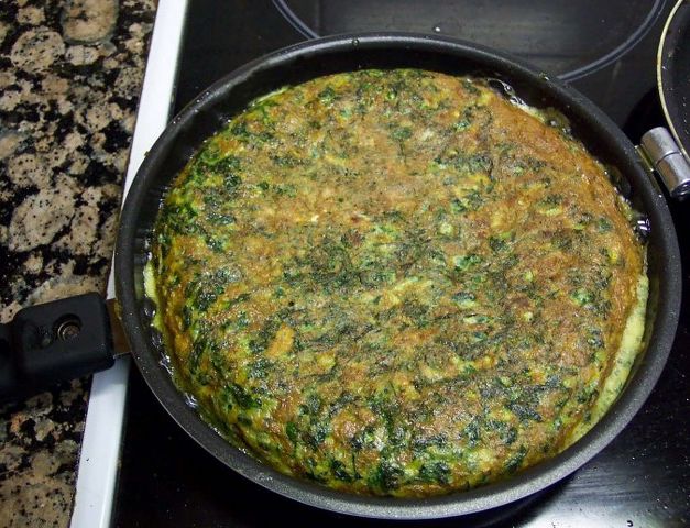 Ispanaklı omlet yapımı