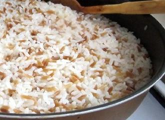 Arpa şehriyeli pirinç pilavı yapılışı