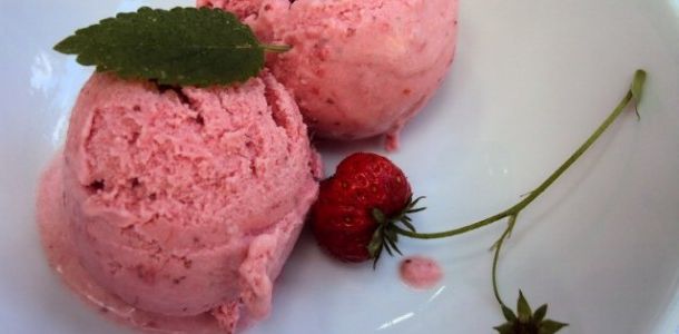 Çilekli dondurma tarifi, Çilekli dondurma nasıl yapılır Nefis Yemek